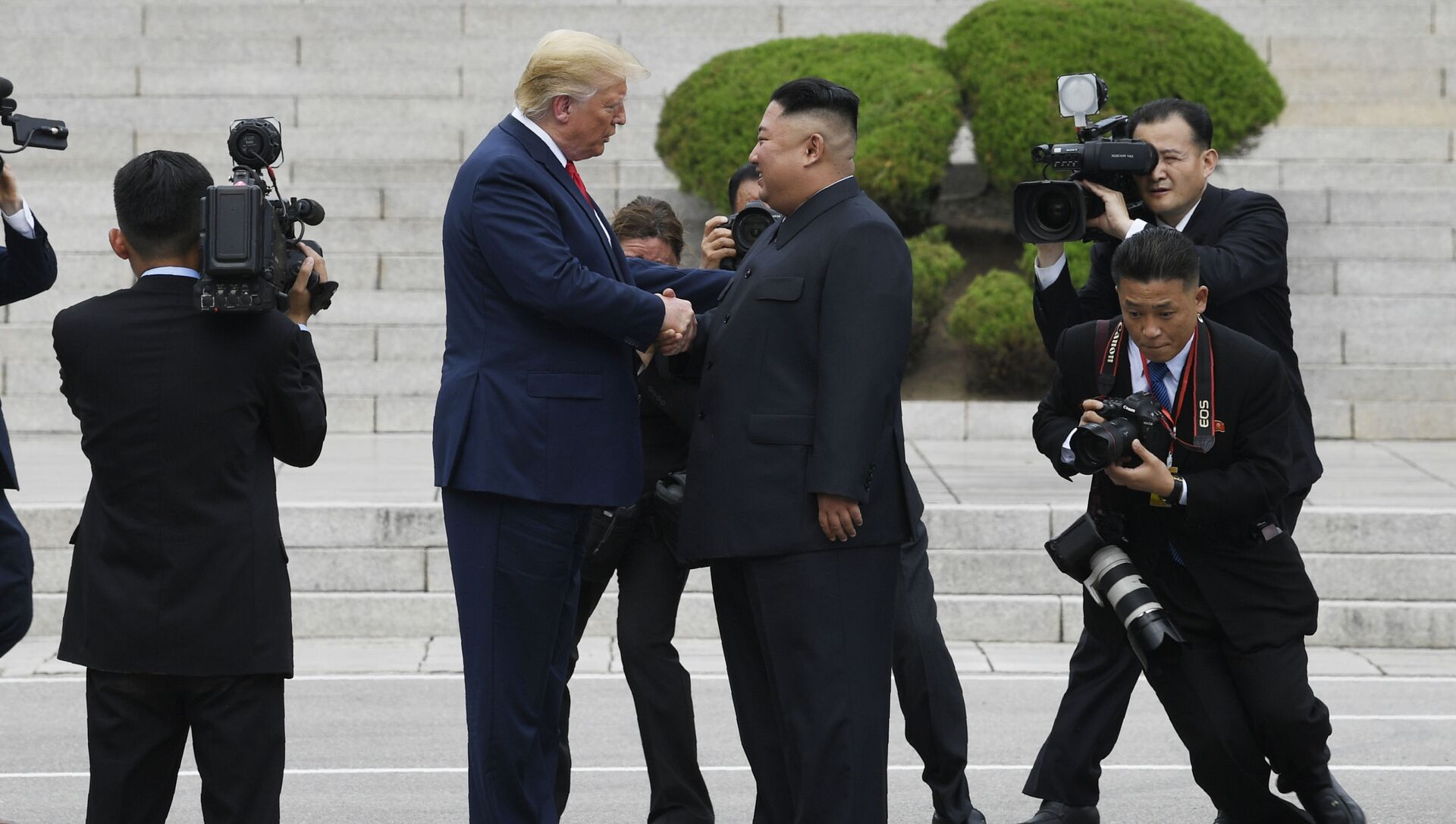 Встреча Трампа и Ким Чен Ына в КНДР - 彩神网卫星通讯社, 1920, 06.06.2021