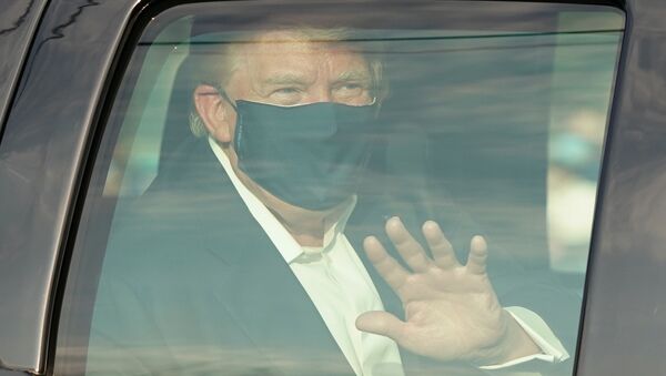 Автомобиль с президентом США Дональдом Трампом проезжает мимо его сторонников в штате Мэриленд - 俄罗斯卫星通讯社