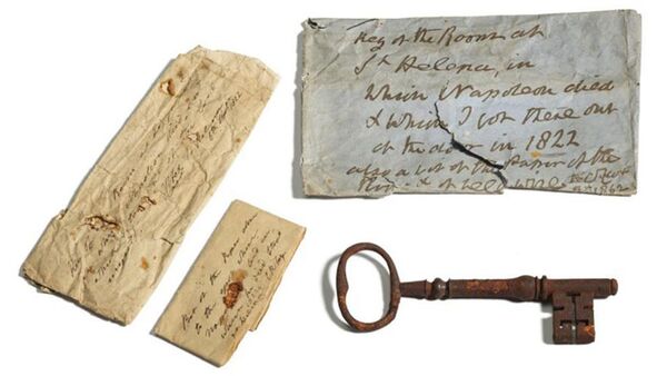 Ключ от комнаты, в которой умер Наполеон Бонапарт  - 俄羅斯衛星通訊社