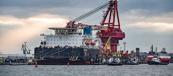 Судно-трубоукладчик Фортуна в порту немецкого города Висмар. 15 января компания Газпром планирует возобновить строительство Северного потока - 2 в водах Дании.   - 俄罗斯卫星通讯社