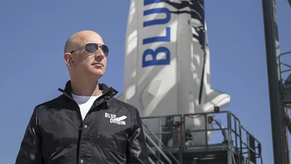Джефф Безос на фоне ракеты Blue Origin - 俄羅斯衛星通訊社