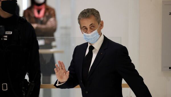 Бывший президент Франции Николя Саркози в здании суда  - 俄羅斯衛星通訊社