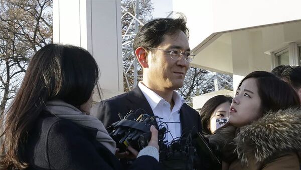 Вице-президент Samsung Electronics Ли Чжэ Ён отпущен на свободу, Южная Корея. 5 февраля 2018 - 你们死心吧