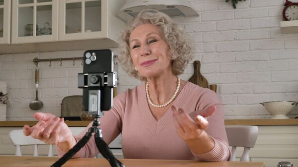 «你好，俄罗斯»节目：除了孙子和菜园，还有YouTube和TikTok：退休老人成了博主 - 俄罗斯卫星通讯社