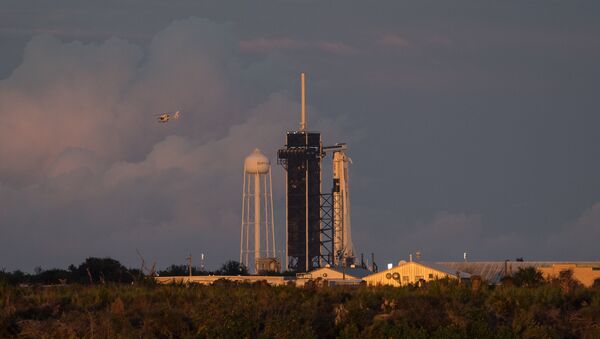 Подготовка к запуску к МКС ракеты Falcon 9 с кораблем Crew Dragon на космодроме Космического центра им. Дж. Ф. Кеннеди. - 俄羅斯衛星通訊社