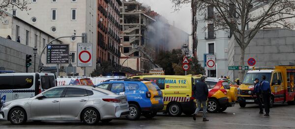 Дым и разрушения на месте взрыва в центре Мадрида, Испания Дым и разрушения на месте взрыва в центре Мадрида, Испания - 俄羅斯衛星通訊社