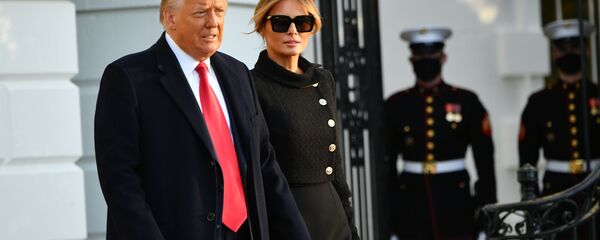 Дональд и Меланья Трамп покидают Белый дом Дональд и Меланья Трамп покидают Белый дом - 俄羅斯衛星通訊社