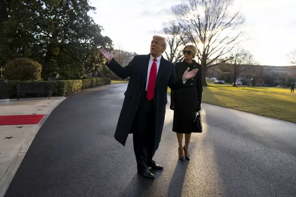 Дональд и Меланья Трамп покидают Белый дом Дональд и Меланья Трамп покидают Белый дом - 俄羅斯衛星通訊社