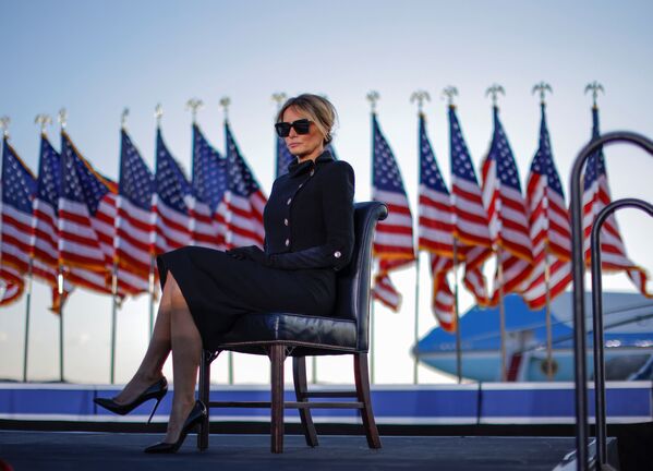 Первая леди Мелания Трамп во время выступления президента США Дональда Трампа на базе Эндрюс, штат Мэриленд - 俄罗斯卫星通讯社