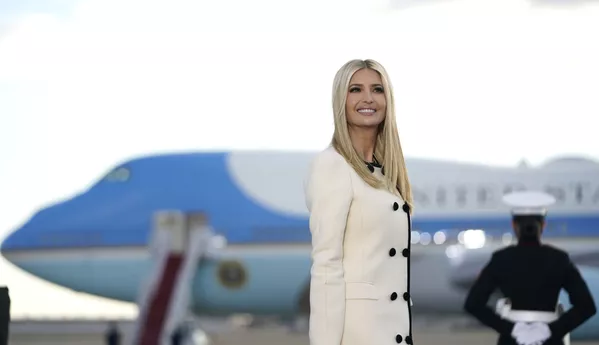 Иванка Трамп прибывает на базу Эндрюс в Мэриленде Иванка Трамп прибывает на базу Эндрюс в Мэриленде - 俄羅斯衛星通訊社