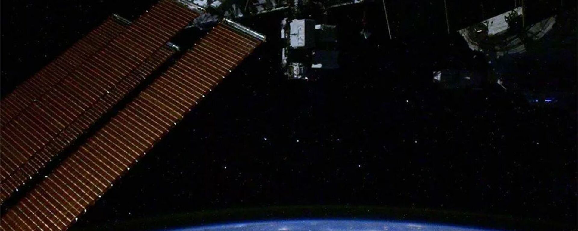 МКС на фоне Земли - 俄罗斯卫星通讯社, 1920, 06.04.2021