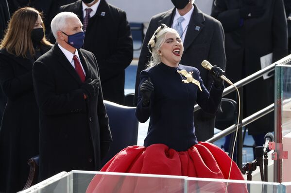 Майк Пенс и Леди Гага на инаугурации Джо Байдена - 俄羅斯衛星通訊社