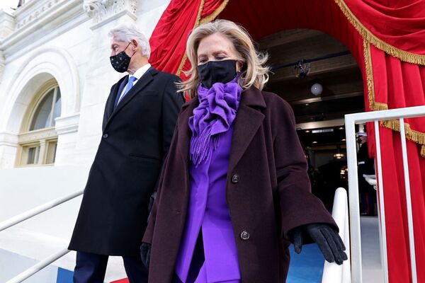Экс-президент США Билл Клинтон со своей женой Хиллари прибывают на церемонию инаугурации Джо Байдена - 俄羅斯衛星通訊社