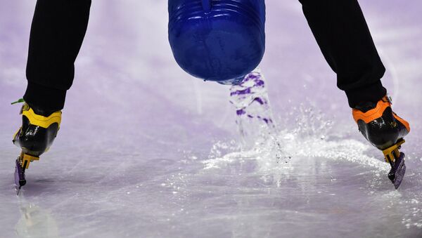 Обработка льда во время соревнований по шорт-треку среди женщин на XXIII зимних Олимпийских играх - 俄羅斯衛星通訊社