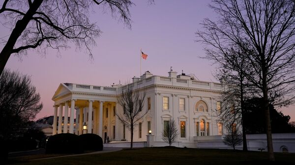 Белый дом на закате в Вашингтоне - 俄羅斯衛星通訊社