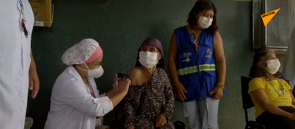 巴西百岁老人接种新冠疫苗  - 俄罗斯卫星通讯社