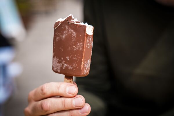 百年巧克力奶油冰棍
 - 俄罗斯卫星通讯社