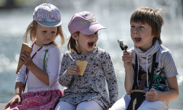 百年巧克力奶油冰棍 - 俄羅斯衛星通訊社