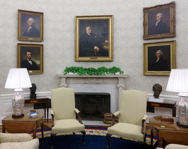 2021年，拜登总统的白宫椭圆形办公室装潢。 - 俄罗斯卫星通讯社