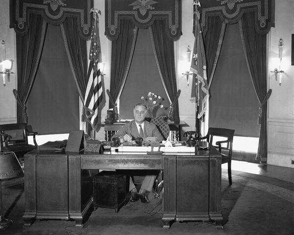  1933年，罗斯福总统在白宫椭圆形办公室。 - 俄罗斯卫星通讯社