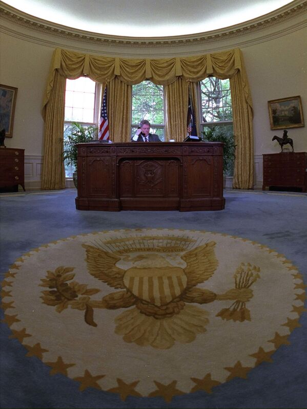 1993年，美国总统克林顿在白宫椭圆形办公室。 - 俄罗斯卫星通讯社