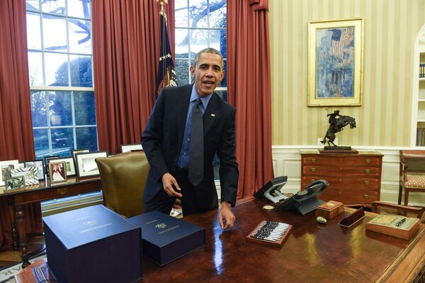 2015年，奧巴馬總統在白宮橢圓形辦公室。 - 俄羅斯衛星通訊社