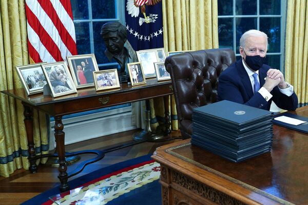  2021年，拜登總統在白宮橢圓形辦公室。 - 俄羅斯衛星通訊社