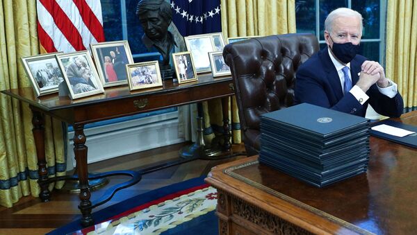 Президент США Джо Байден в Овальном кабинете в Белом доме, 2021 год  - 俄罗斯卫星通讯社
