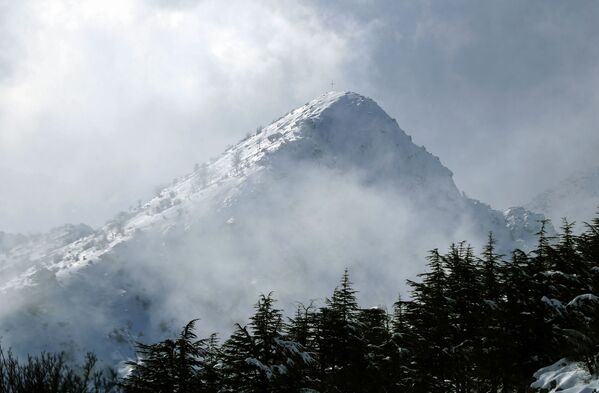 Заснеженные горы в ливанском заповеднике Таннурин - 俄羅斯衛星通訊社