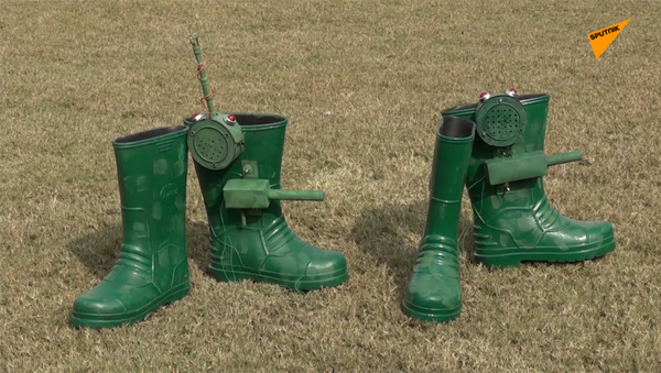 印度发明家为士兵设计一款可以预警和自卫的橡胶雨靴 - 俄罗斯卫星通讯社