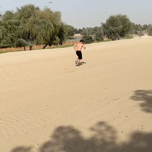 小鹰准备职业足球生涯首秀 - 俄罗斯卫星通讯社