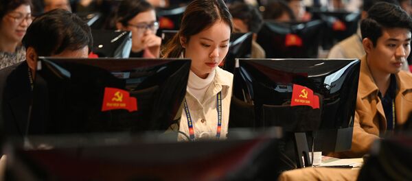 Представители вьетнамских СМИ работают во время открытия 13-го Национального конгресса Коммунистической партии Вьетнама - 俄罗斯卫星通讯社