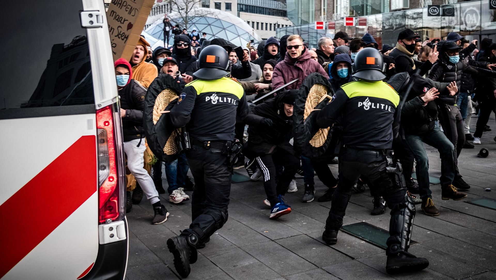Протесты против COVID-мер в Нидерландах - 俄罗斯卫星通讯社, 1920, 21.11.2021