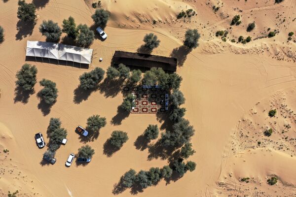 艾因沙漠特拉度假村航拍景色。
 - 俄罗斯卫星通讯社