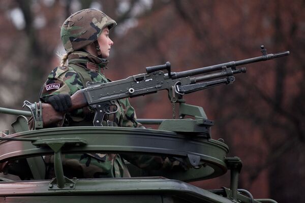 拉脱维亚国家武装部队阅兵式上的女兵。 - 俄罗斯卫星通讯社