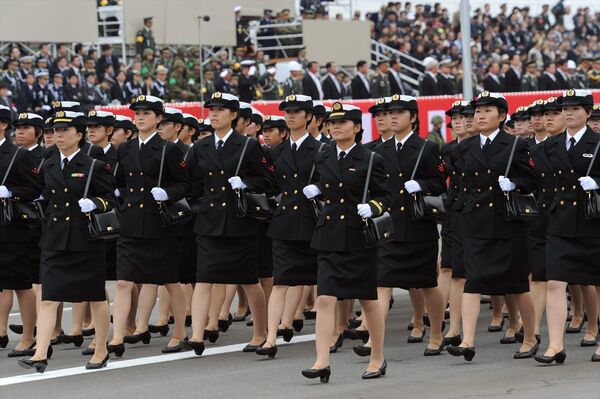 日本自卫队阅兵式上的女兵。 - 俄罗斯卫星通讯社