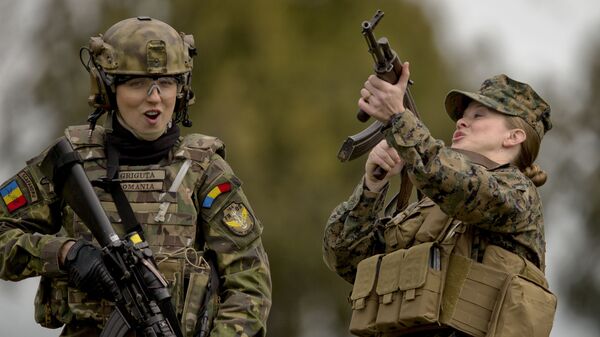 羅馬尼亞和美國的士兵在一次演習中 - 俄羅斯衛星通訊社