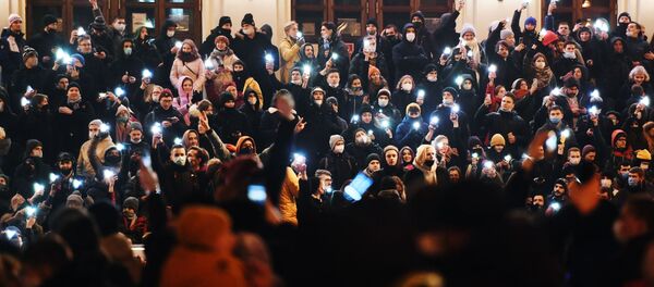 Участники несанкционированной акции сторонников Алексея Навального у здания Московского цирка Никулина на Цветном бульваре - 俄羅斯衛星通訊社