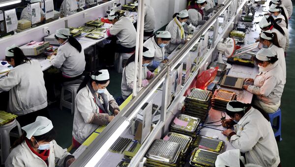 Рабочие на заводе электроники в Мяньсяне. Китай - 俄罗斯卫星通讯社