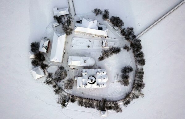 Покровская Свято-Введенская Островная женская пустынь на острове посреди Введенского озера во Владимирской области - 俄羅斯衛星通訊社