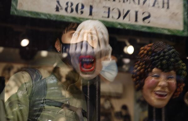 Карнавальные маски в магазине в Венеции  - 俄羅斯衛星通訊社