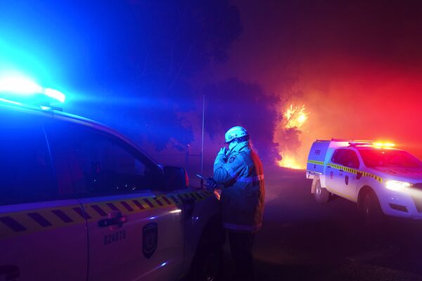 澳大利亚珀斯市不远处的消防员。 - 俄罗斯卫星通讯社