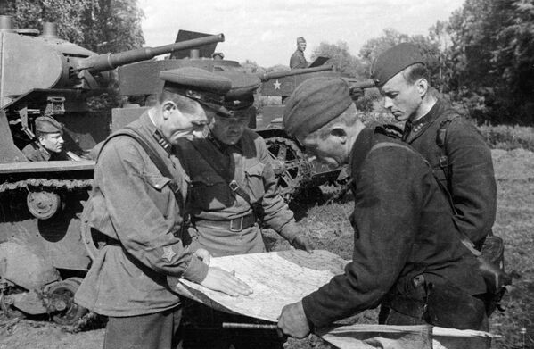 1942年11月19日，苏军结束防御，开始反攻。 - 俄罗斯卫星通讯社