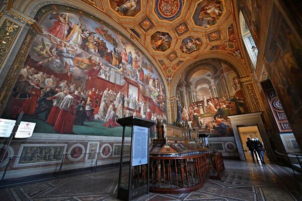 遊客參觀梵蒂岡的聖母無染原罪廳（Sala dell'Immacolata）。 - 俄羅斯衛星通訊社