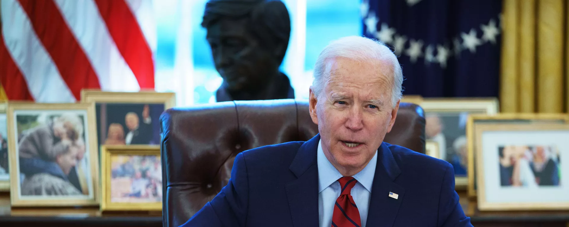US President Joe Biden speaks before signing executive orders on health care, in the Oval Office of the White House in Washington, DC, on January 28, 2021.  - 俄羅斯衛星通訊社, 1920, 17.02.2021