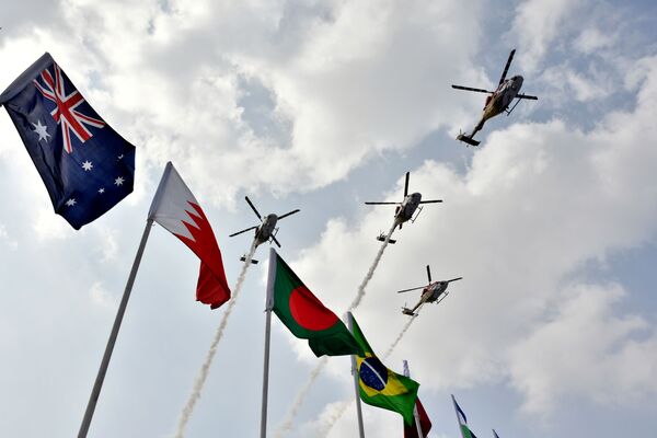 印度空军直升机编队亮相航空展开幕式。 - 俄罗斯卫星通讯社