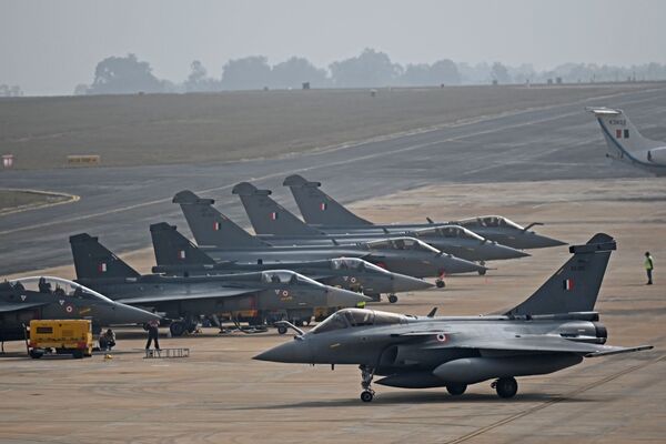 印度空军阵风（Rafale）战斗机编队亮相航空展开幕式。 - 俄罗斯卫星通讯社