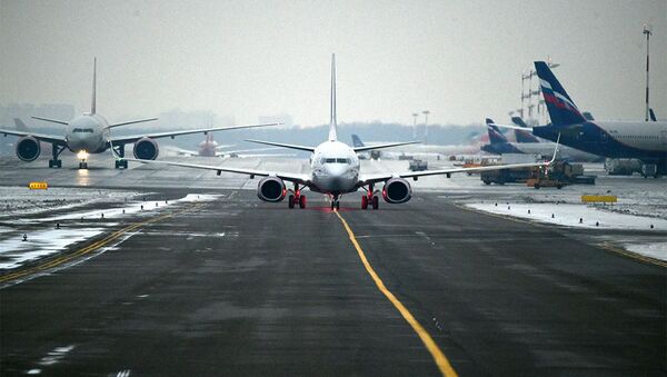 一架客机在莫斯科机场触到一辆为飞机除冰的车辆 - 俄罗斯卫星通讯社