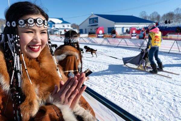 勘察加彼得羅巴甫洛夫斯克市“維塔利·法季雅諾夫”冬季兩項比賽場舉行《白令海》狗拉雪橇賽。 - 俄羅斯衛星通訊社