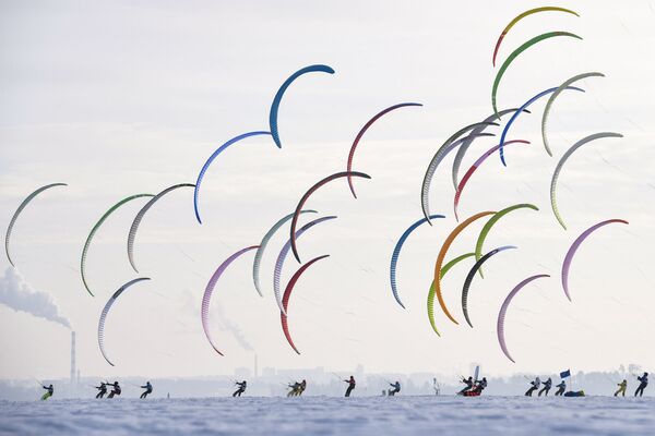 西伯利亞杯風箏滑雪大賽在新西伯利亞市水電站水庫冰場舉行。 - 俄羅斯衛星通訊社